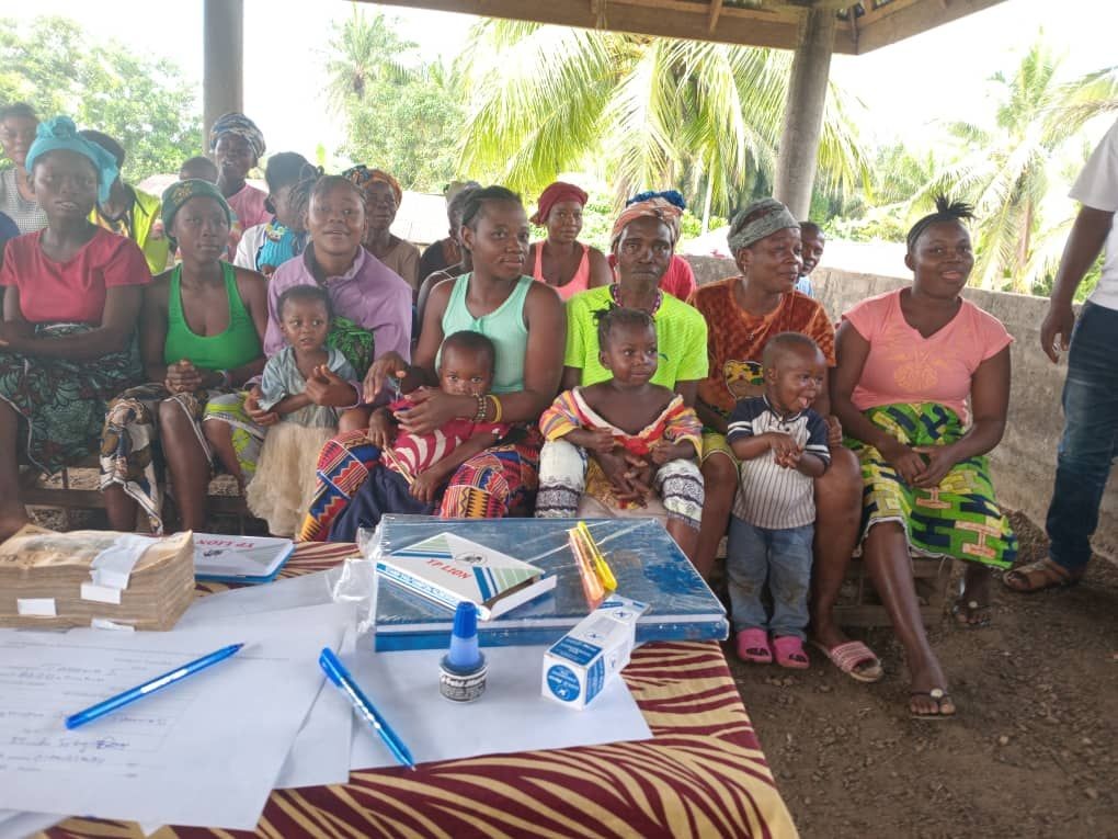20 women's group in san-malen chiefdon, pujehun district received financial support from first fruits